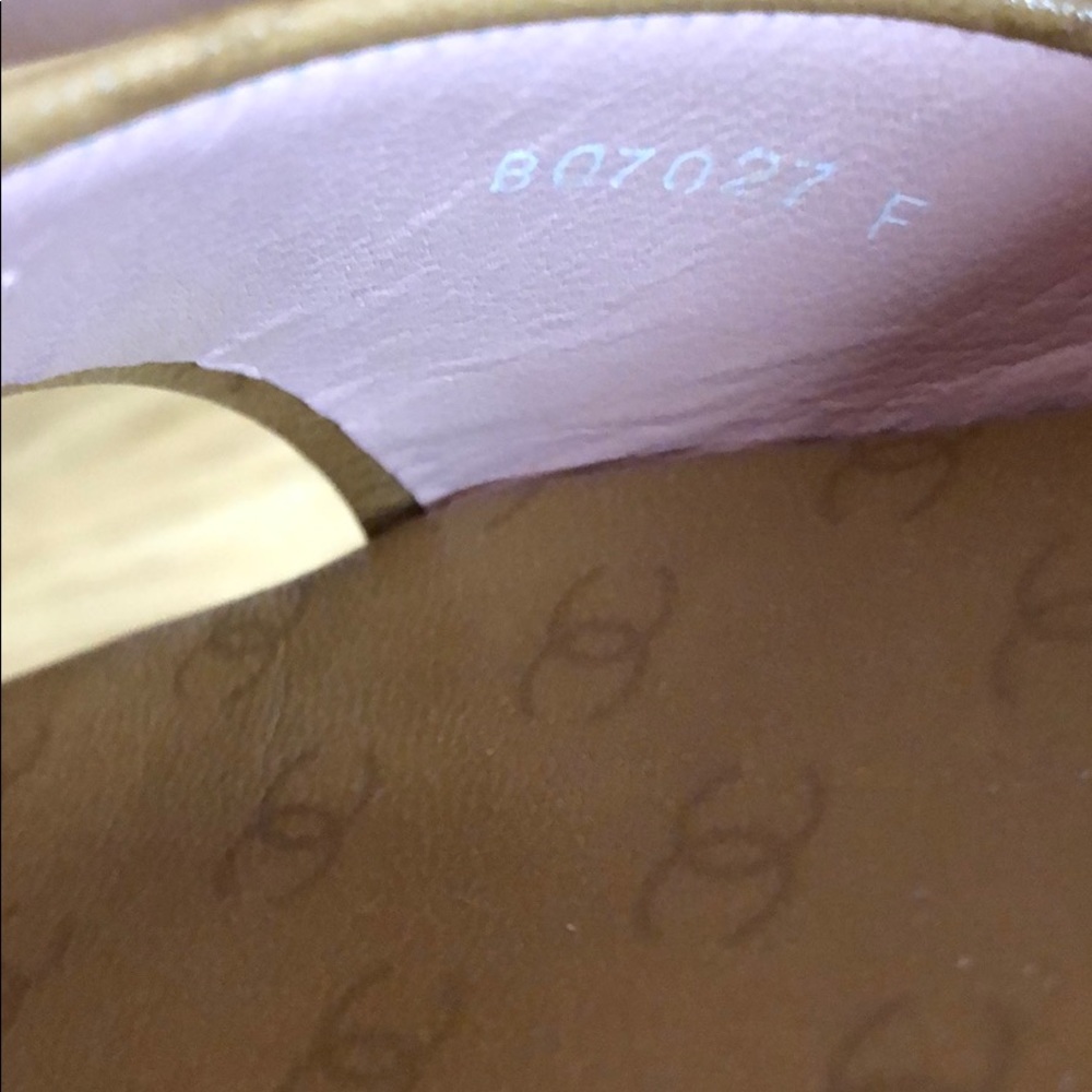 OFFERS ACCEPTED Authentic Chanel monogram sandal - Picture 3 of 8